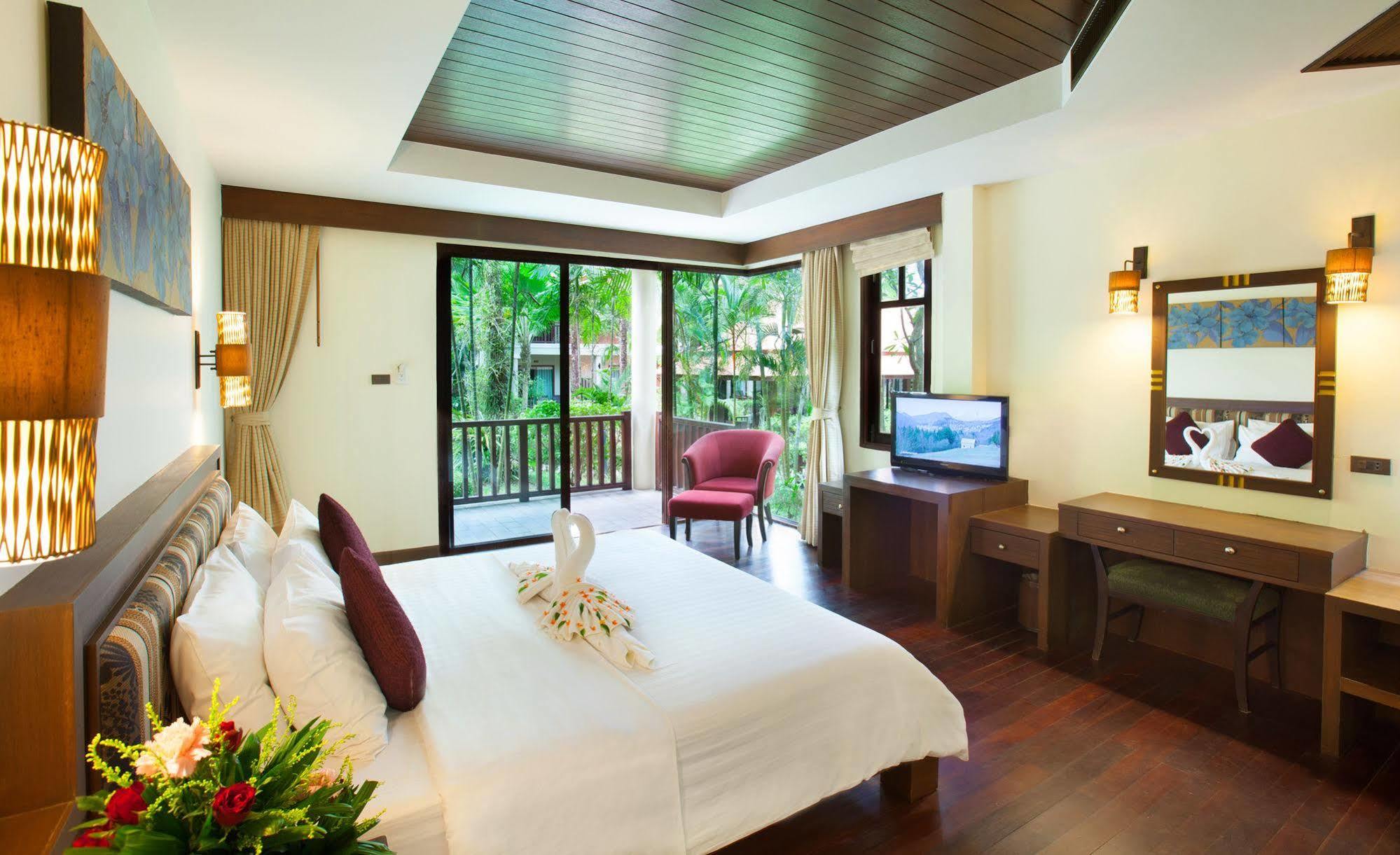 Khaolak Bayfront Resort Takuapa Екстер'єр фото