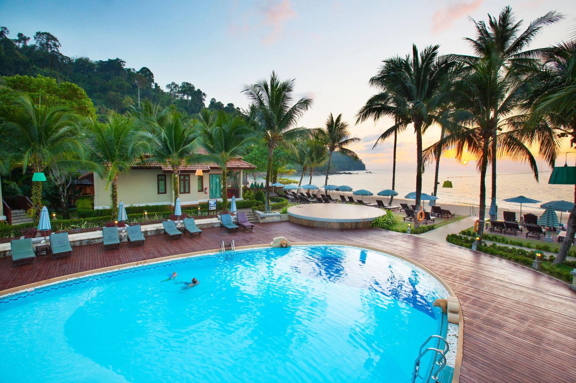 Khaolak Bayfront Resort Takuapa Екстер'єр фото