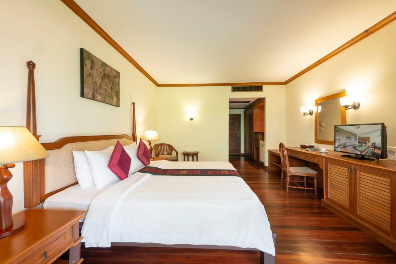 Khaolak Bayfront Resort Takuapa Екстер'єр фото